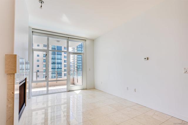 550 Front St, San Diego CA: https://media.crmls.org/mediaz/b1e78772-470a-4b8b-82e6-e97954cfbebd.jpg
