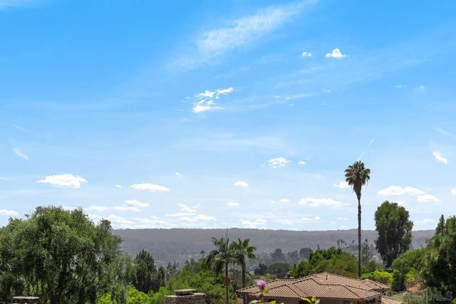 4753 Gabriel Way, La Mesa CA: https://media.crmls.org/mediaz/b1e80cd7-0c3b-4992-9bd7-01aded934491.jpg