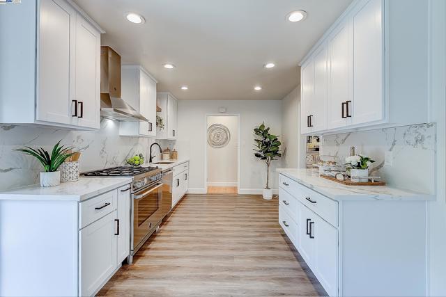 40803 Blacow Rd, Fremont CA: https://media.crmls.org/mediaz/b1e810f5-77a9-4b15-b63c-a61eb185ffb7.jpg