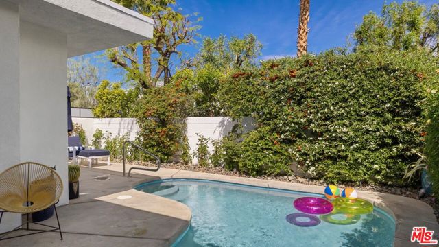 655 E Chuckwalla Road, Palm Springs CA: https://media.crmls.org/mediaz/b1e8207c-f14a-4782-915c-a1352383cb54.jpg