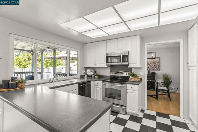 245 Parkview Ter, Vallejo CA: https://media.crmls.org/mediaz/b1e86a3c-84c2-430d-9719-9abfebe11d6a.jpg