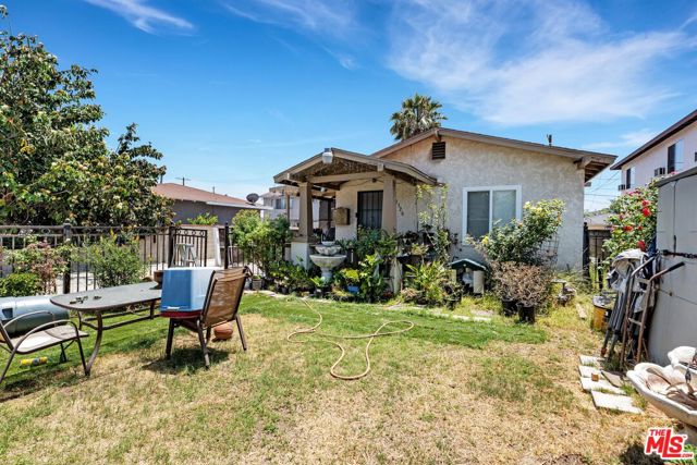 11320 Emelita Street, North Hollywood CA: https://media.crmls.org/mediaz/b1e8963f-6d12-4bb8-b1b6-f6cf71b2613c.jpg