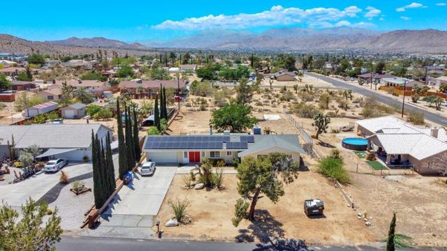 7592 Hanford Avenue, Yucca Valley CA: https://media.crmls.org/mediaz/b1e8d61a-e55d-477a-9219-9fd6a4d92f64.jpg
