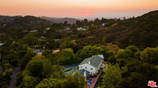 7917 Woodrow Wilson Drive, Los Angeles CA: https://media.crmls.org/mediaz/b1e98972-3847-4add-9de1-5649b3ba4906.jpg
