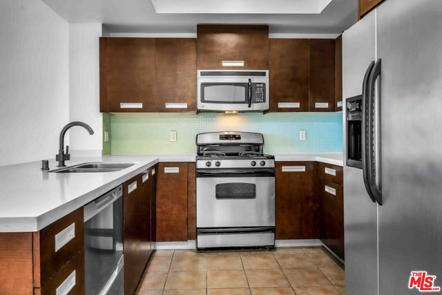 1260 S Corning Street, Los Angeles CA: https://media.crmls.org/mediaz/b1e9971a-c976-43ab-a16d-b5f29c3269bc.jpg
