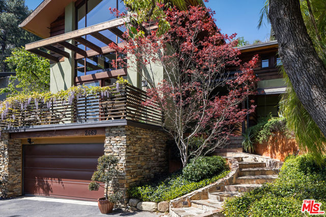 2669 Harlesden Court, Los Angeles CA: https://media.crmls.org/mediaz/b1e9b21d-8139-4aab-8f6a-c18f8a9d76c7.jpg
