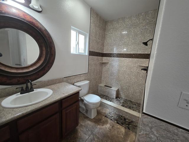254 Peach Leaf Way, Sacramento CA: https://media.crmls.org/mediaz/b1e9f5e2-e7a8-4569-94f5-66780fd03658.jpg