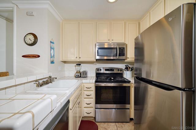 999 N Pacific St, Oceanside CA: https://media.crmls.org/mediaz/b1eaaeec-8447-40fa-88d9-2aef3bc28af7.jpg