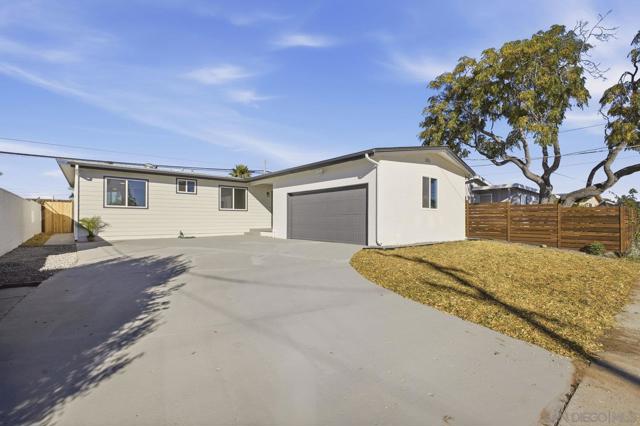 2990 Greyling Dr, San Diego CA: https://media.crmls.org/mediaz/b1eabb51-3769-42a2-b813-47d168354d9c.jpg