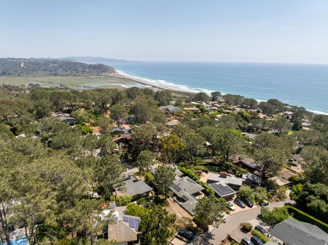 404 Pine Needles, Del Mar CA: https://media.crmls.org/mediaz/b1eb1061-20b9-489b-8fe3-df14852de499.jpg