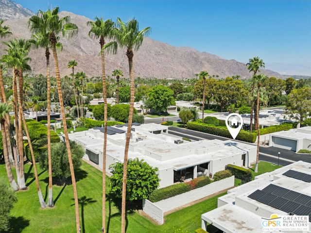 1445 Via Isla, Palm Springs CA: https://media.crmls.org/mediaz/b1eb2a06-4783-4d9a-a5e6-07af5e330c44.jpg
