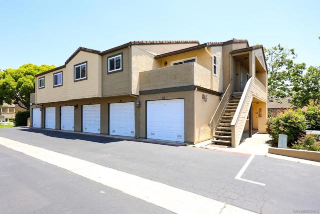 5033 Los Morros Way, Oceanside CA: https://media.crmls.org/mediaz/b1eb30de-0de2-49af-896b-620a0e8cfe2c.jpg