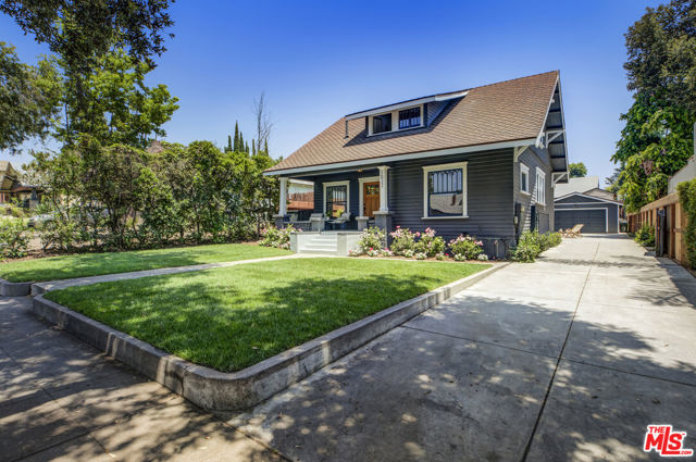 1022 N Marengo Avenue, Pasadena CA: https://media.crmls.org/mediaz/b1eb72c4-da84-4720-8fba-3fa4d144489d.jpg