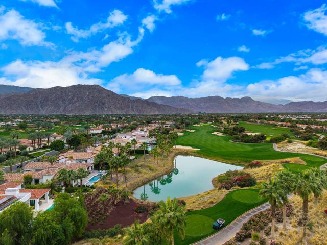 80840 Via Portofino, La Quinta CA: https://media.crmls.org/mediaz/b1eba7da-44aa-4e35-963e-0223e85639e9.jpg