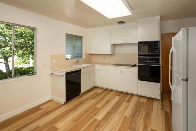 945 Carmel Court, Los Altos CA: https://media.crmls.org/mediaz/b1ec6cda-7f9e-4eca-9251-3417bb2f0342.jpg