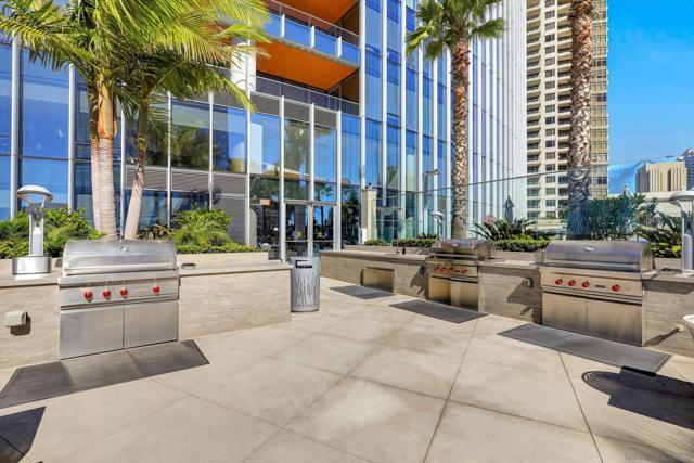 888 W E St, San Diego CA: https://media.crmls.org/mediaz/b1ecdcce-311d-4c2a-8e57-48a237105004.jpg