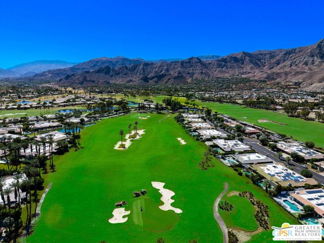 30 Mayfair Drive, Rancho Mirage CA: https://media.crmls.org/mediaz/b1edd3de-5a45-404c-b04d-2b308e9a4d2e.jpg
