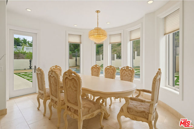 3848 Vista Linda Drive, Encino CA: https://media.crmls.org/mediaz/b1ede01a-a723-4371-a1dd-b9d56ad67734.jpg