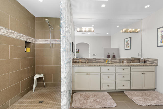 36706 Dune Palms Road, Indio CA: https://media.crmls.org/mediaz/b1ee15e2-8b0e-4bbd-9607-2d43c271e70e.jpg