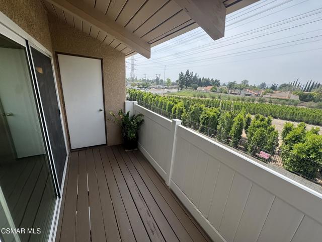 10331 Lindley Avenue, Porter Ranch CA: https://media.crmls.org/mediaz/b1ee6147-093f-4f5e-a627-9027e2223991.jpg