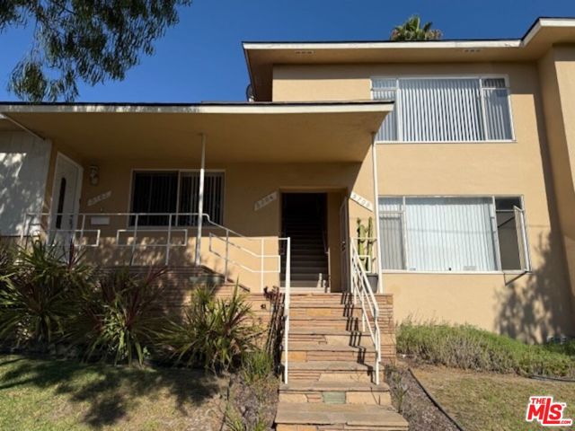 5702 S Corning Avenue, Los Angeles CA: https://media.crmls.org/mediaz/b1ee8547-2ebd-460e-a36b-053fc80ec09e.jpg