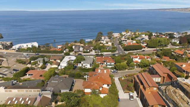 1745 Amalfi Street, La Jolla CA: https://media.crmls.org/mediaz/b1ee9be2-cdff-4c31-8b1f-d23abb8c1ae2.jpg