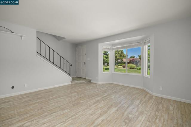 2830 Royal Ann Ln, Concord CA: https://media.crmls.org/mediaz/b1efcdbc-623e-484e-9759-9394f14cad7e.jpg