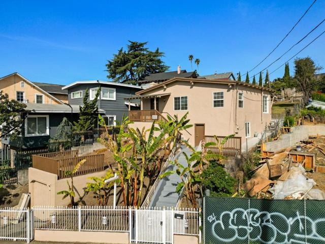 2523 23rd Avenue, Oakland CA: https://media.crmls.org/mediaz/b1eff002-69be-4f6c-9ee2-a22c0daad560.jpg