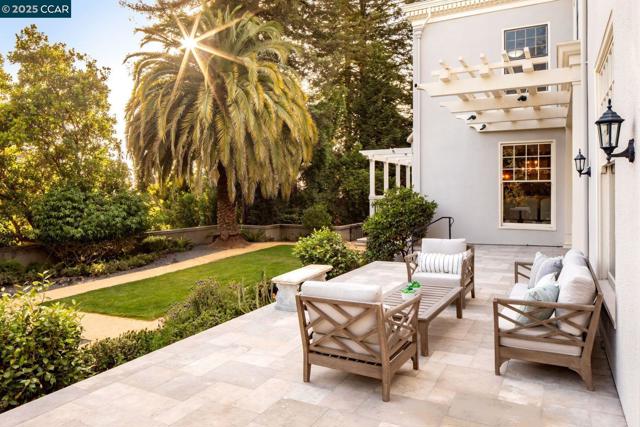 25 Crocker Ave, Piedmont CA: https://media.crmls.org/mediaz/b1eff33d-9b82-4b35-989d-9ee17f057997.jpg