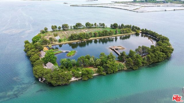 1 Private Island Near Venice, Italy,  CA: https://media.crmls.org/mediaz/b1f01663-f513-47b8-983d-7f83651505ca.jpg