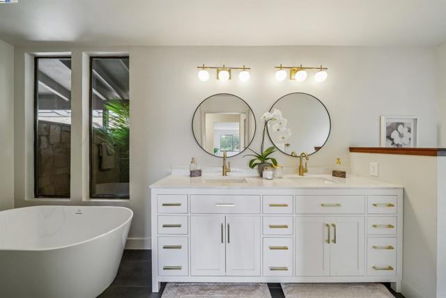 1768 Astor Ct, San Leandro CA: https://media.crmls.org/mediaz/b1f09625-5a6d-4432-93af-374c644da2d0.jpg