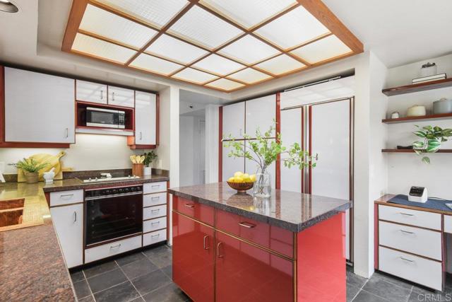 230 W Laurel Street, San Diego CA: https://media.crmls.org/mediaz/b1f2092c-ef05-4a1b-8d40-59b7357b9fa7.jpg