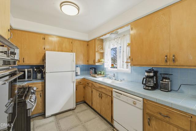 Detail Gallery Image 9 of 27 For 3405 Loma Vista Rd, Ventura,  CA 93003 - 3 Beds | 2 Baths