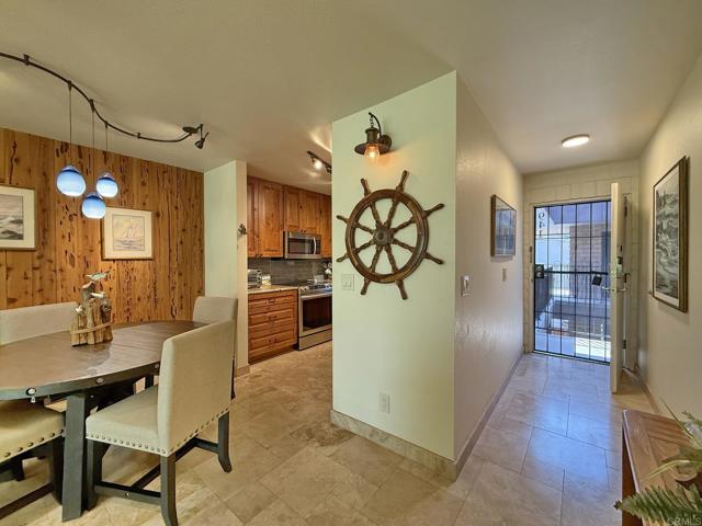 Detail Gallery Image 2 of 42 For 941 D Avenue, Coronado,  CA 92118 - 2 Beds | 1 Baths