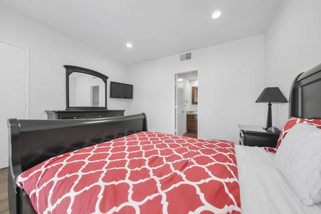 54801 Inverness Way, La Quinta CA: https://media.crmls.org/mediaz/b1f27268-2de9-4c75-9f00-2ca962340b32.jpg