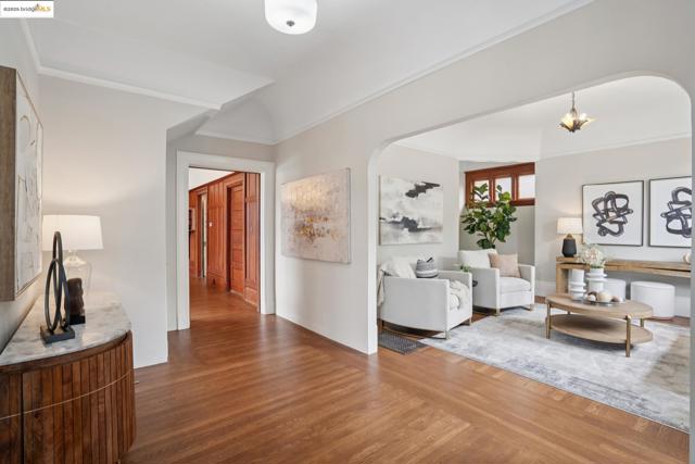 1042 Santa Clara Ave, Alameda CA: https://media.crmls.org/mediaz/b1f274ab-494d-4534-9360-33a092102d45.jpg