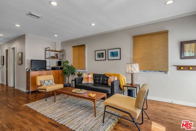 323 Venice Way photo 8