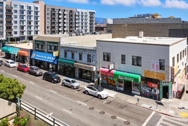 989 Webster, Oakland CA: https://media.crmls.org/mediaz/b1f401af-cf00-4e43-9308-98de61bf37fb.jpg