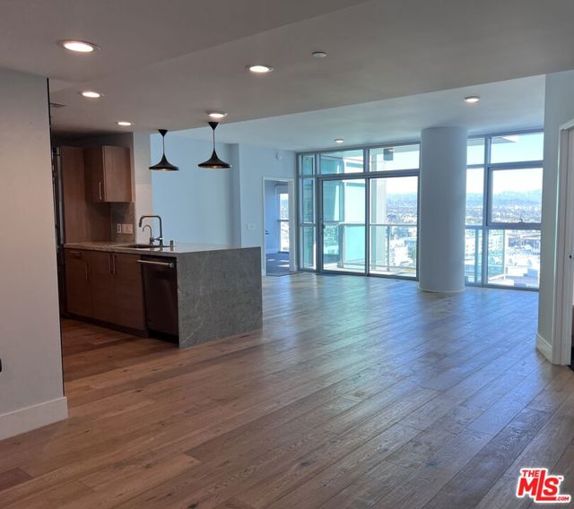 13650 Marina Pointe Drive, 1509 photo 4