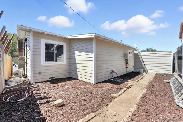 3912 Polk Ave, San Diego CA: https://media.crmls.org/mediaz/b1f4a259-5567-42b8-a924-a5dbd9c90886.jpg