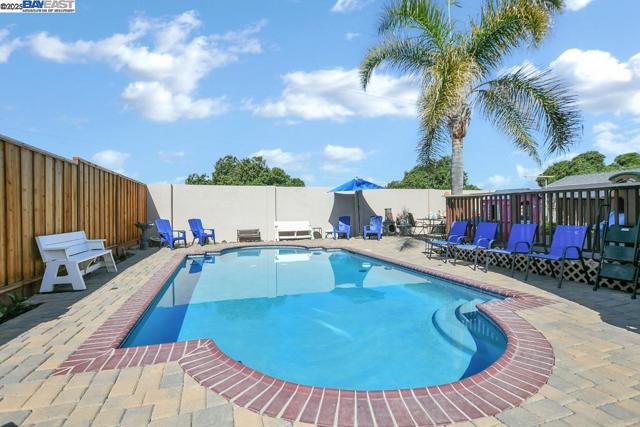 2218 Newport Ct., Discovery Bay CA: https://media.crmls.org/mediaz/b1f4c453-e3eb-4294-9e2f-9a679a0cc473.jpg