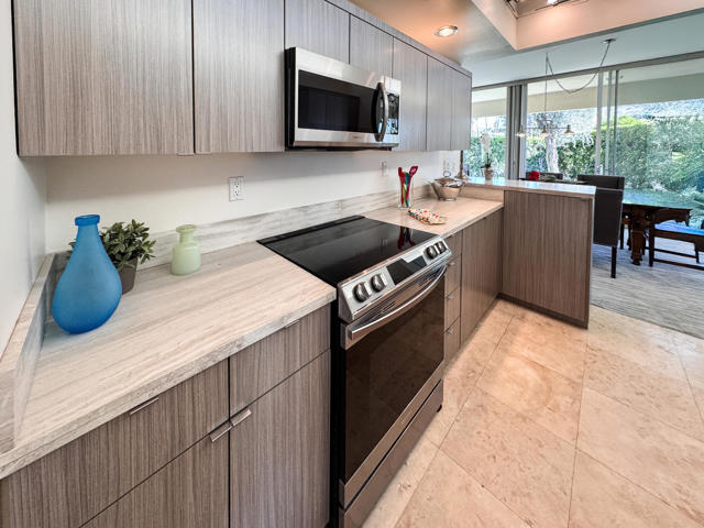 189 Desert Lakes Drive, Palm Springs CA: https://media.crmls.org/mediaz/b1f5022d-6286-4446-986f-74a4b10e8952.jpg