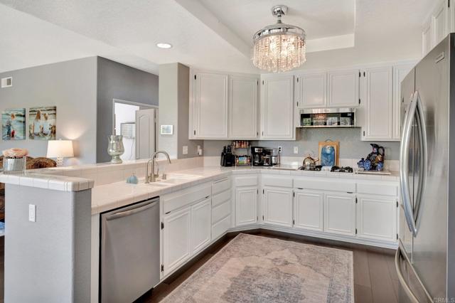 1359 Corte Alveo, Oceanside CA: https://media.crmls.org/mediaz/b1f52ddf-717c-4dfb-8f6b-dd36bce1b521.jpg