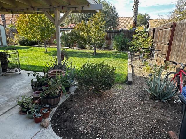 831 El Pinal Lane, Los Banos CA: https://media.crmls.org/mediaz/b1f5d75d-8cbe-447e-9f99-8e352380abae.jpg