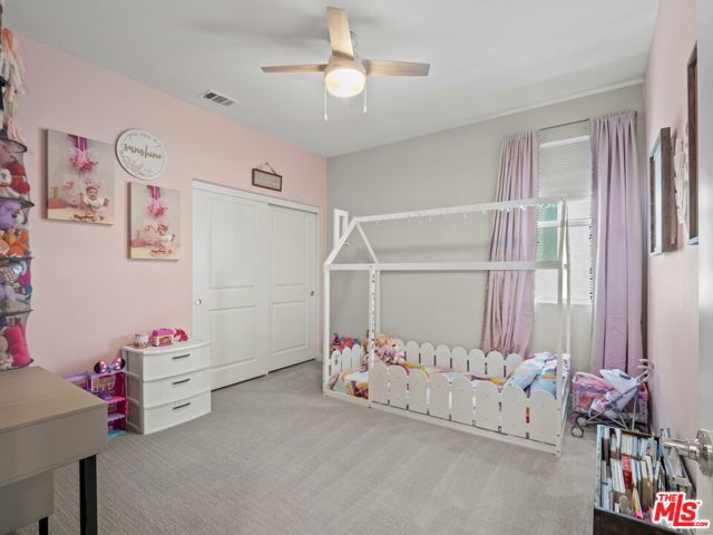 27717 Knoll View Place, Valencia CA: https://media.crmls.org/mediaz/b1f5f2c4-e6f4-4461-94e2-dc7b6e8647f6.jpg