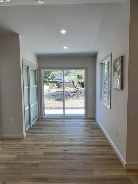 2559 Lynn Ave, Concord CA: https://media.crmls.org/mediaz/b1f63742-5404-4fd4-94c7-1e9ed1e9544a.jpg