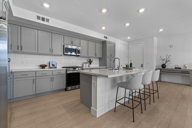 Image 11 of 45 For 44867 Grimmer Blvd  300