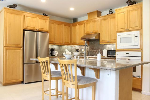 5123 Montiano Ln, Dublin CA: https://media.crmls.org/mediaz/b1f70cf3-39be-451c-8d81-6bbcfcc4e3ab.jpg