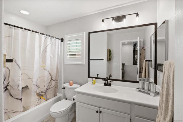 802 Azalea Ave, San Marcos CA: https://media.crmls.org/mediaz/b1f74e45-0730-406f-99d6-8b4e2c941d3c.jpg