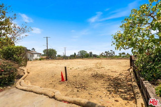 1101 Las Pulgas Place, Pacific Palisades CA: https://media.crmls.org/mediaz/b1f86c56-d84b-4247-a540-1ed04d1ecd20.jpg